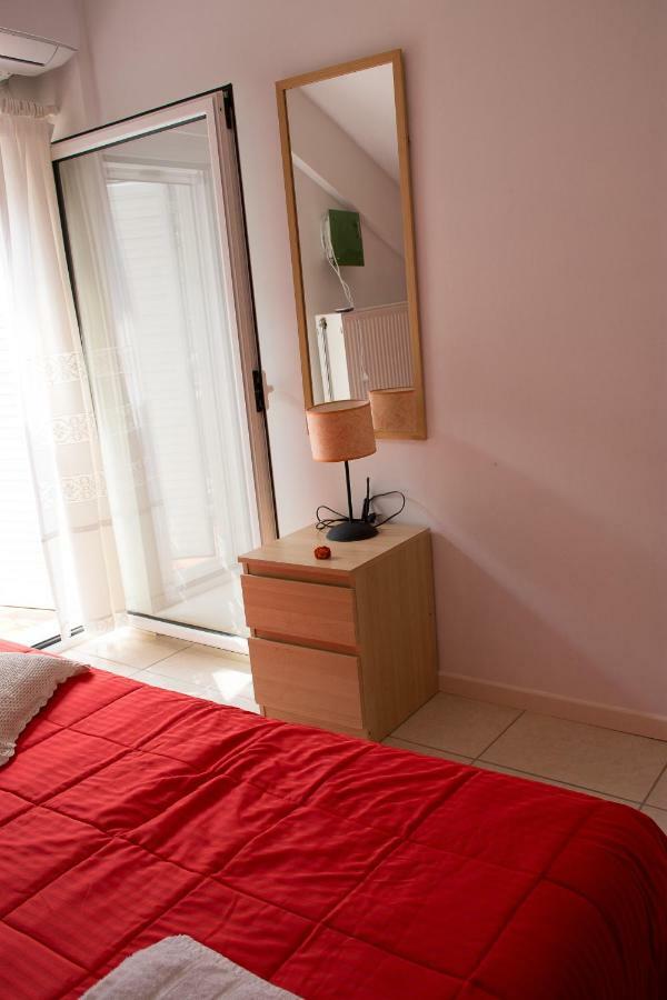 Cozy Maisonette Камена Вурла Екстериор снимка