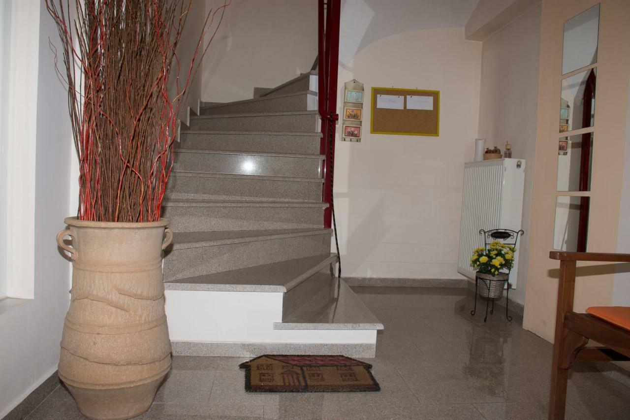 Cozy Maisonette Камена Вурла Екстериор снимка