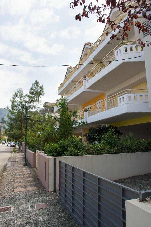 Cozy Maisonette Камена Вурла Екстериор снимка