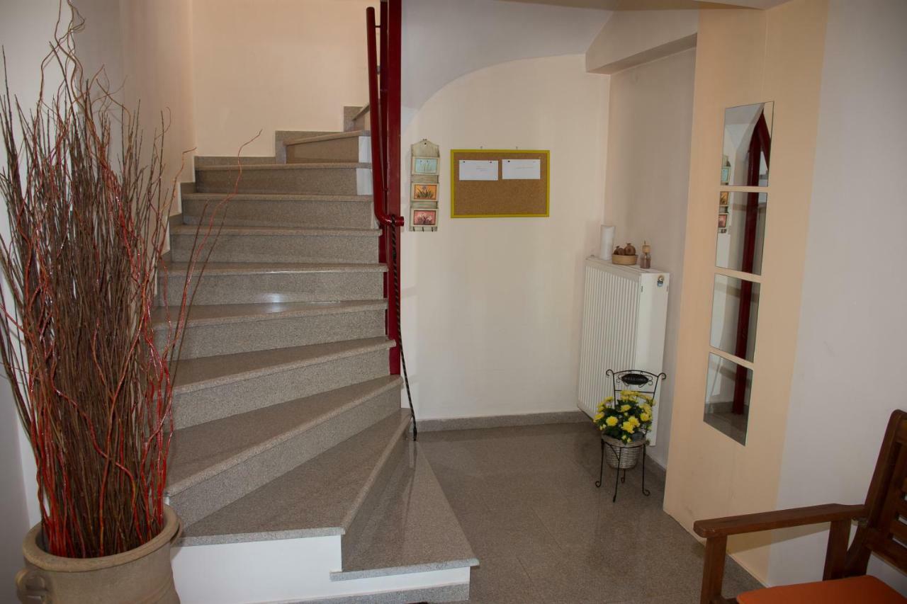 Cozy Maisonette Камена Вурла Екстериор снимка