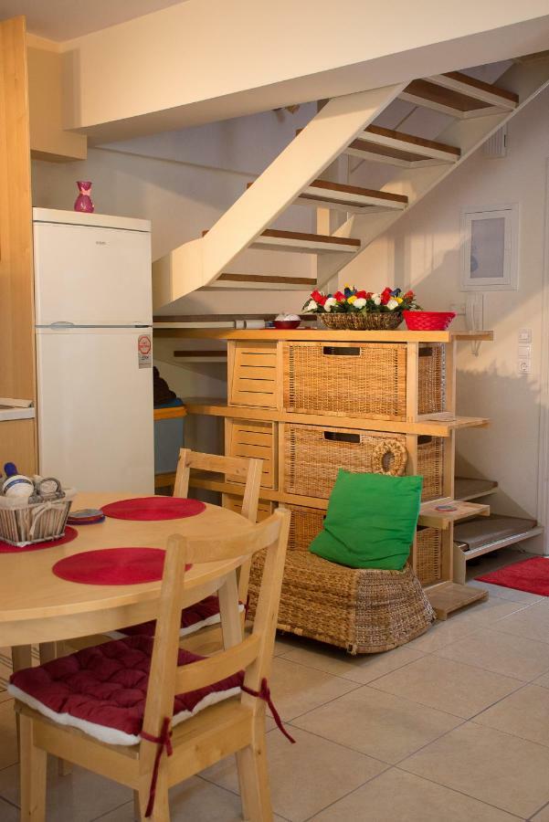 Cozy Maisonette Камена Вурла Екстериор снимка