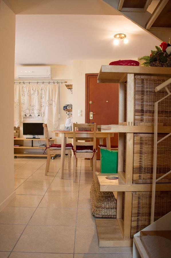 Cozy Maisonette Камена Вурла Екстериор снимка