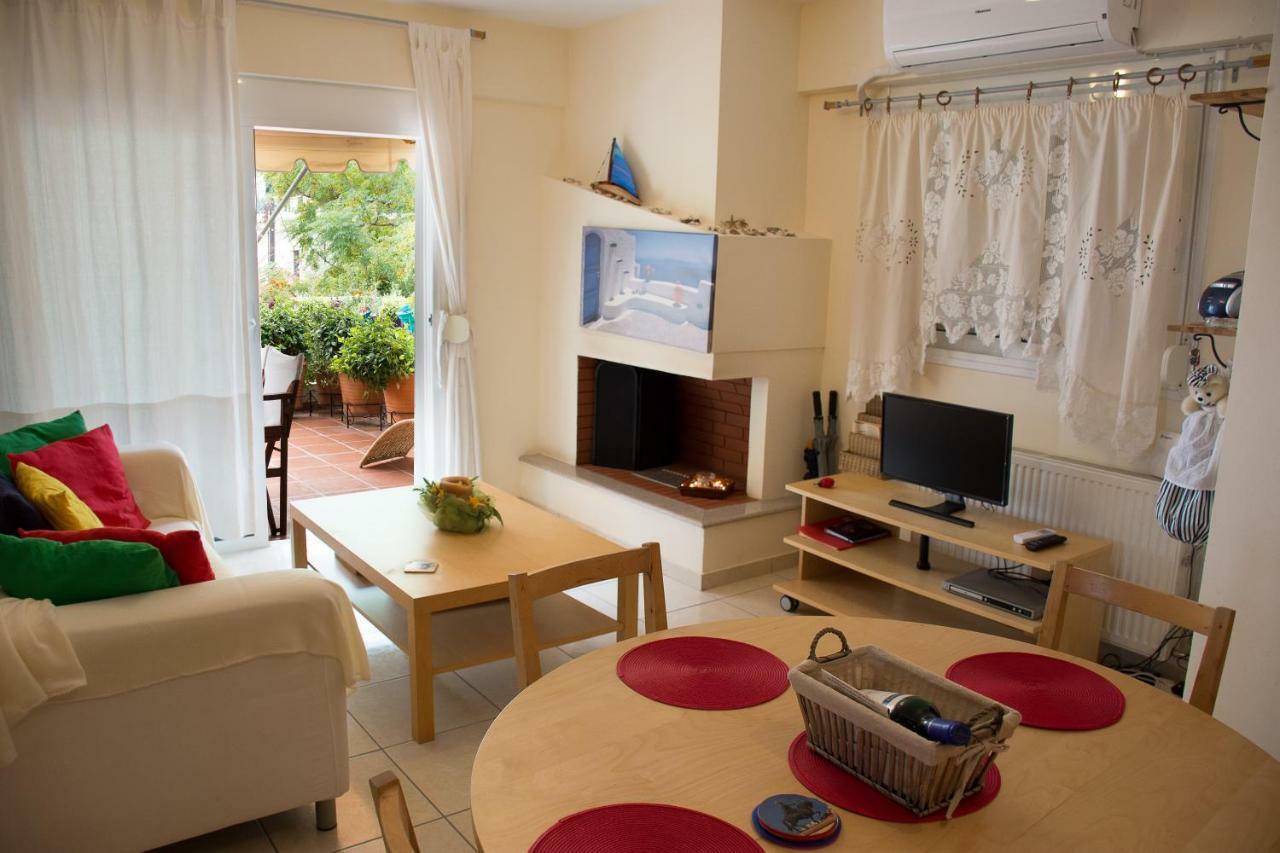 Cozy Maisonette Камена Вурла Екстериор снимка