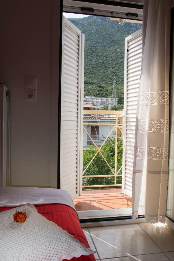 Cozy Maisonette Камена Вурла Екстериор снимка