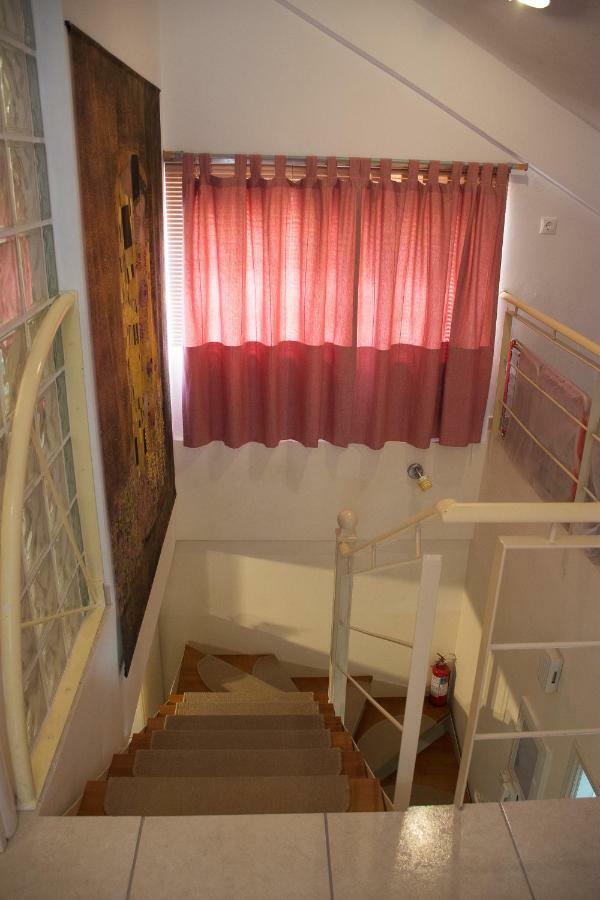 Cozy Maisonette Камена Вурла Екстериор снимка